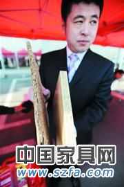 工商質(zhì)檢揭露家具黑幕 鋸末摻花生皮號稱實(shí)木(圖)