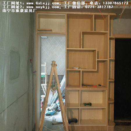加層作小造型，雙層，也好看，相比，醒色白飾，整體展柜、儲柜、小小別致柜衣家具設計定制加工廠南寧中國的，不普通~