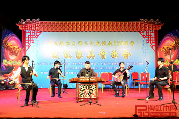 波記家具音樂(lè)會(huì)上,人們無(wú)不陶醉其中,流連忘返